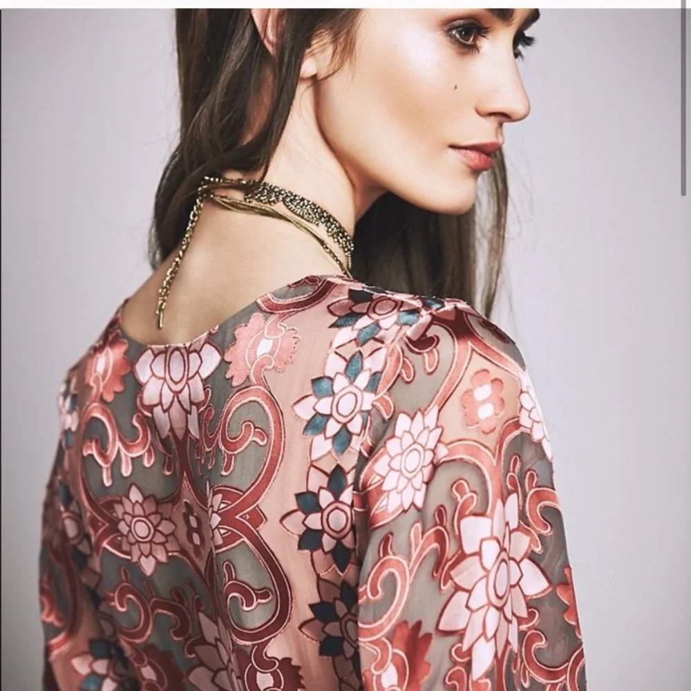 Pink Floral Sequin Shift Dress - Picture 2 of 10